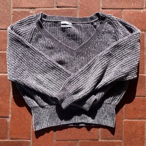 Urban Outfitters Cropped Gray V-Necked Sweater Size Large